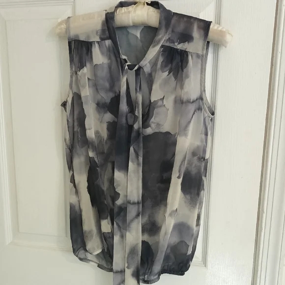 New York & Company Black and Gray Floral Blouse - Picture 1 of 6